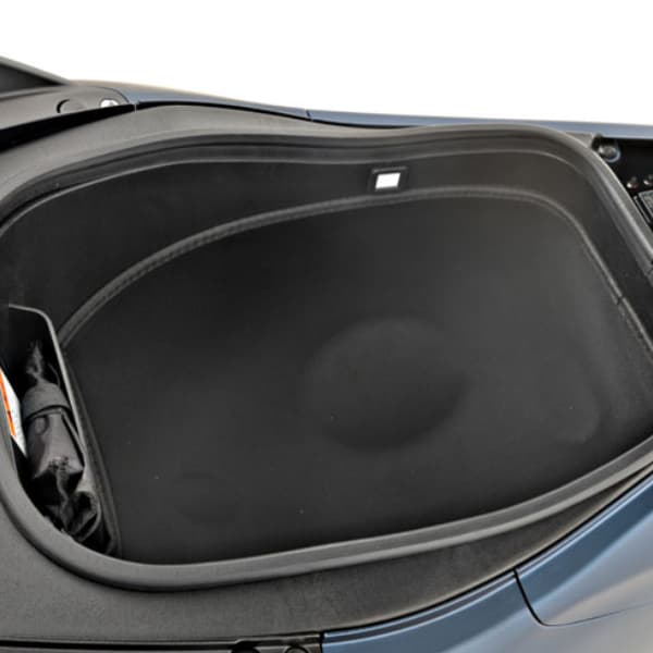 Espacio de carga para un casco